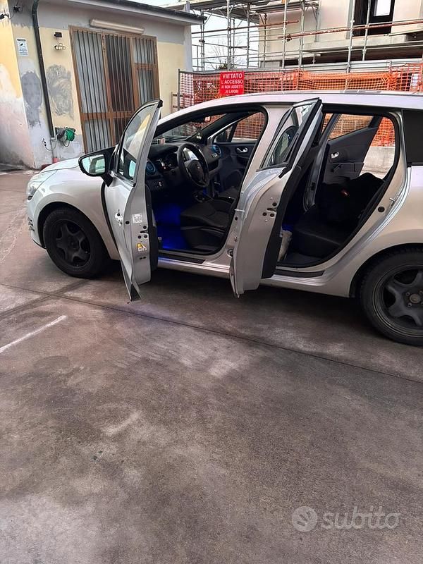 Usata Renault Clio GrandTour 90 CV (66 kW) 2016 Grigio Station wagon