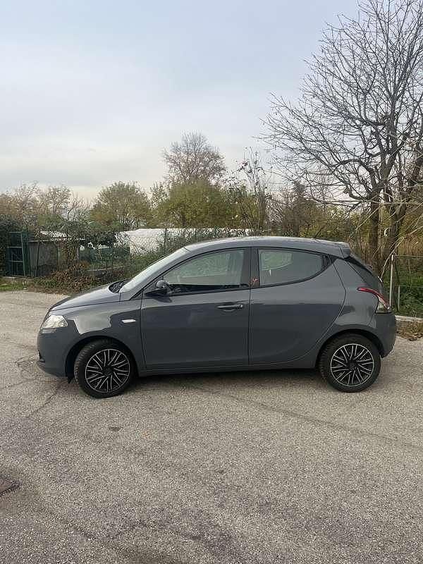 Usata Lancia Ypsilon 69 CV (50 kW) 2015 Utilitaria