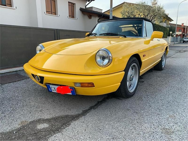 Usata Alfa Romeo Spider 128 CV (94 kW) 1992 Giallo Cabrio