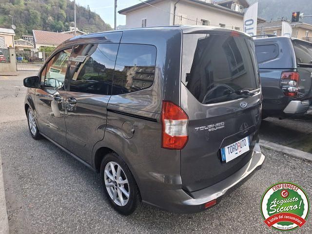 Usata Ford Tourneo Courier 101 CV (74 kW) 2016 Grigio Monovolume