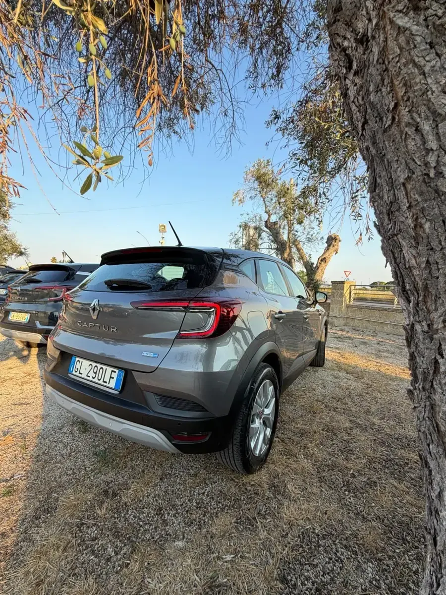 Usata Renault Captur Rive Gauche 140 CV (102 kW) 2022 Grigio SUV