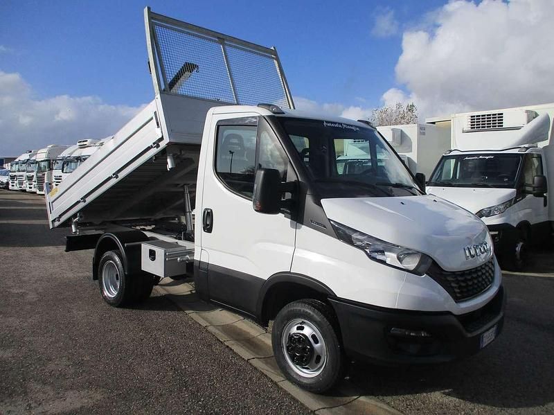 Bianco Usata 2020 Iveco Daily | 30.990 € (Molto cara) - Immagine 1/4