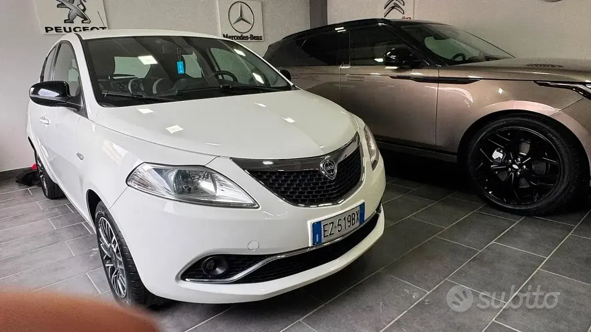 Usata Lancia Ypsilon 69 CV (50 kW) 2015 Bianco Utilitaria