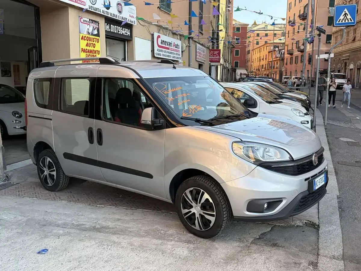 Usata Fiat Doblò Easy 95 CV (69 kW) 2018 Argento Monovolume