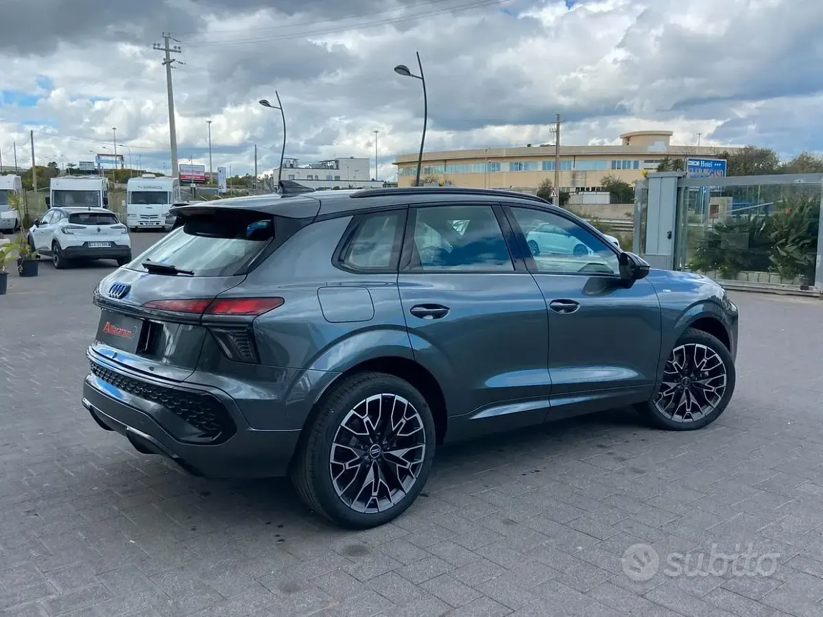 Nuova Audi Q3 S-Line 150 CV (110 kW) 2026 Grigio SUV