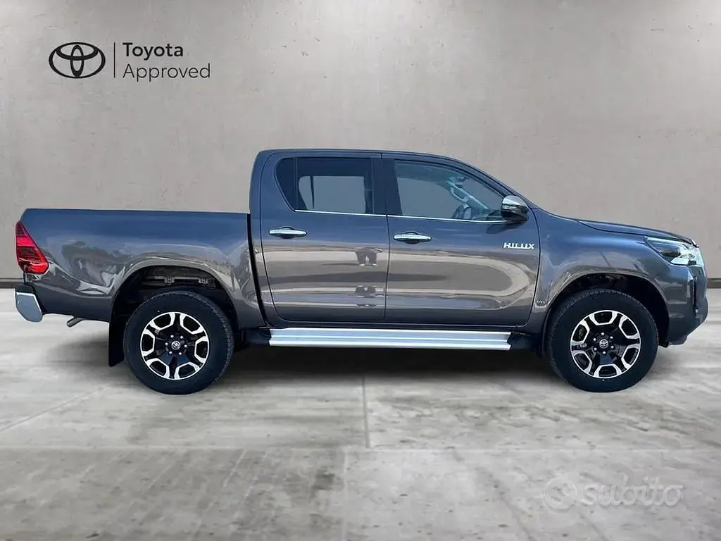 Nuova Toyota HiLux Executive 150 CV (110 kW) 2026 Grigio Pick-up
