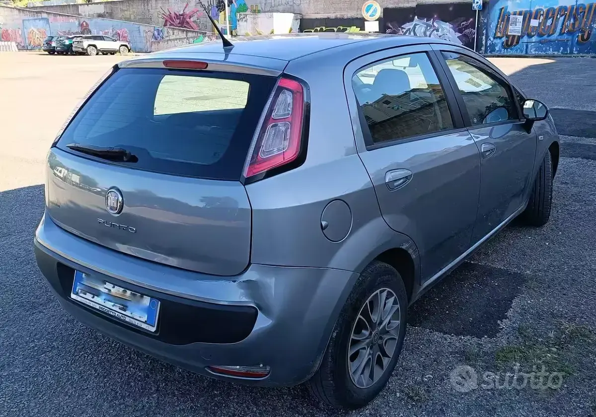 Usata Fiat Punto 69 CV (50 kW) 2011 Grigio Utilitaria