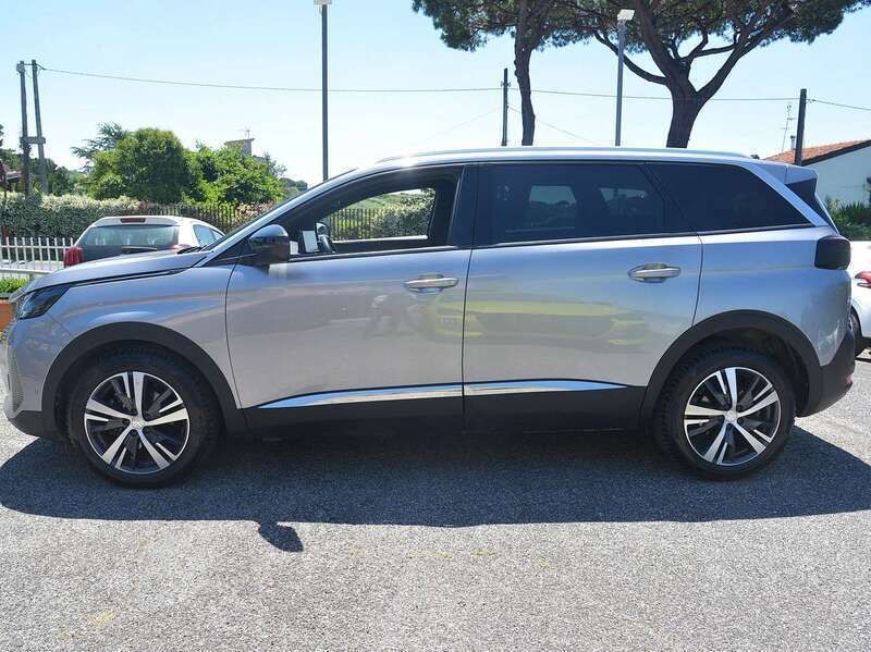 Usata Peugeot 5008 Allure 131 CV (96 kW) 2023 Grigio artense Monovolume