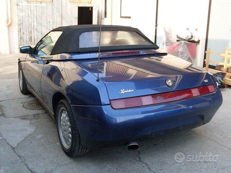 Usata Alfa Romeo Spider 192 CV (141 kW) 1995 Blu metallizzato Cabrio