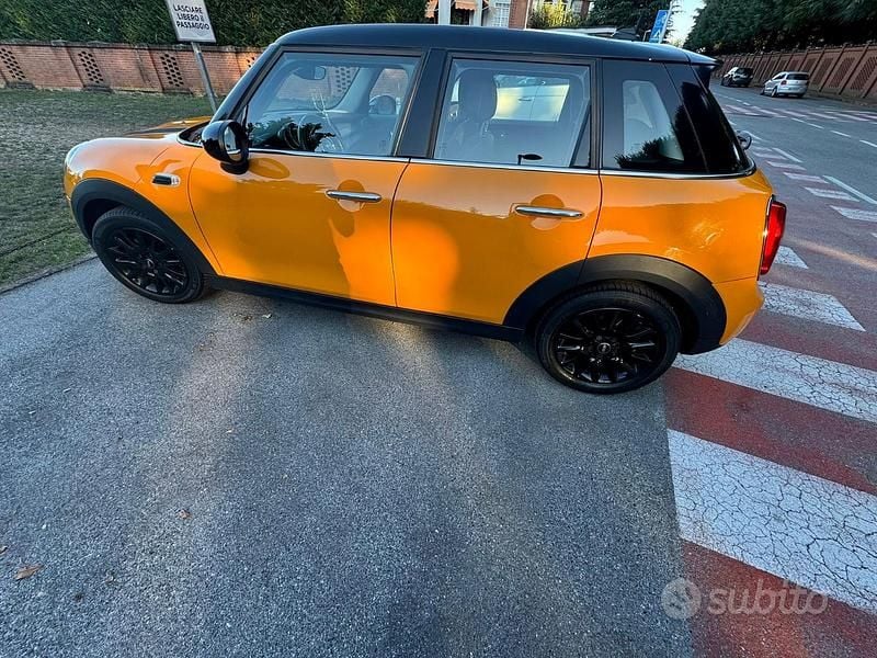 Usata Mini Cooper D 116 CV (85 kW) 2016 Giallo Utilitaria