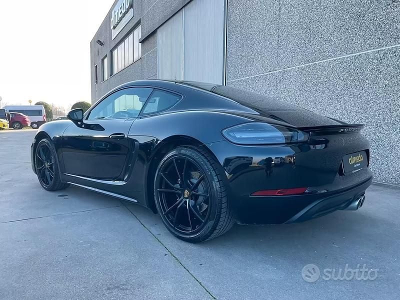 Usata Porsche 718 Cayman 300 CV (220 kW) 2021 Nero Coupé