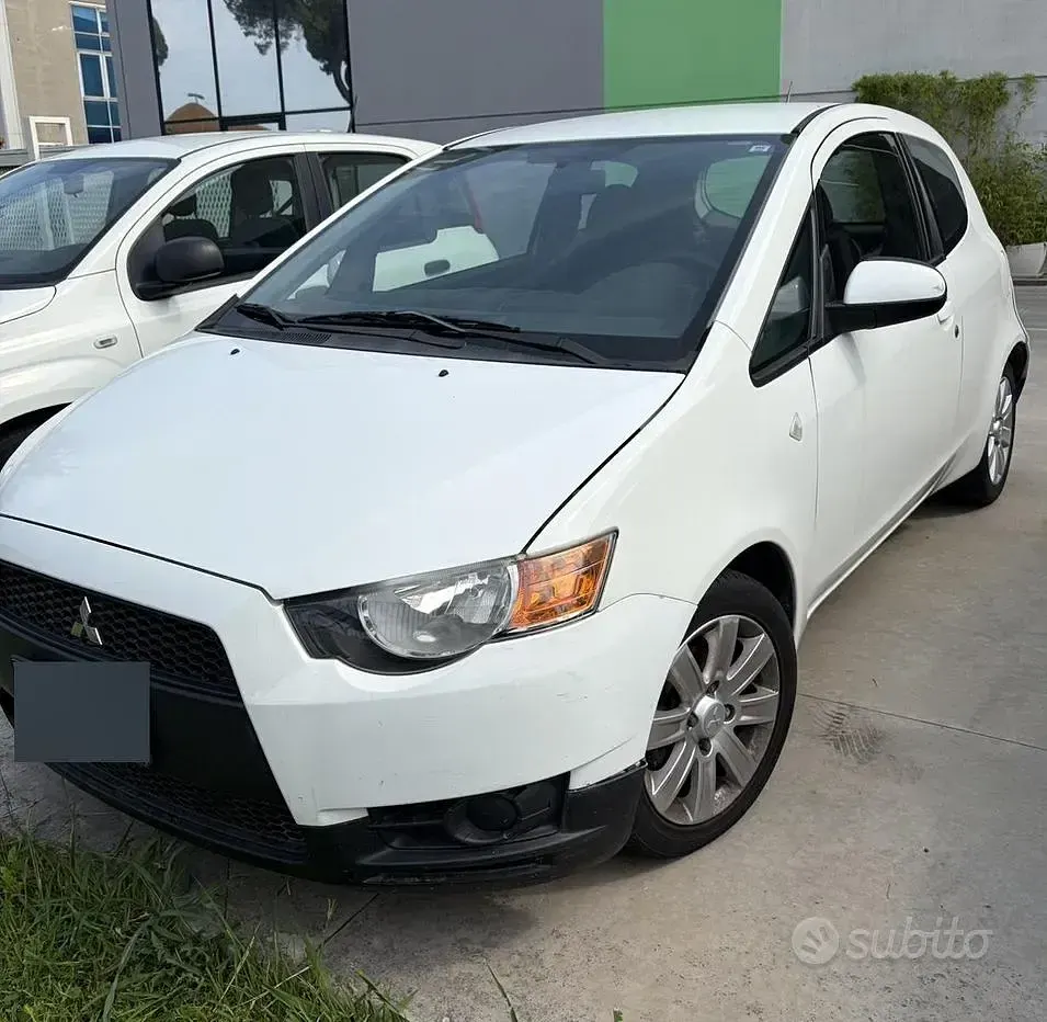 Usata Mitsubishi Colt 75 CV (55 kW) 2009 Bianco Utilitaria