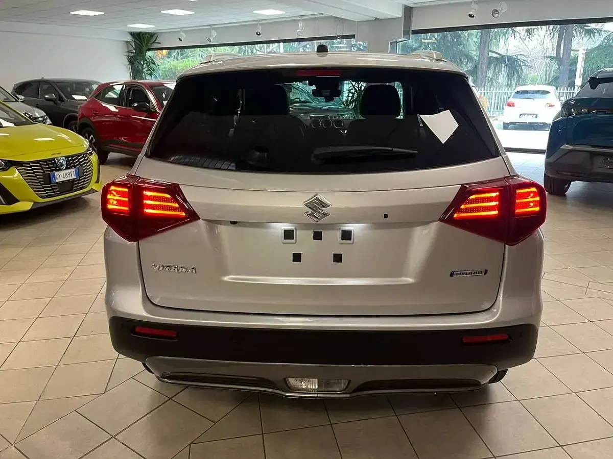 Nuova Suzuki Vitara 110 CV (80 kW) 2026 Argento SUV
