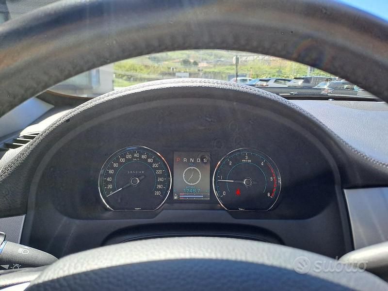 Usata Jaguar XF Luxury 190 CV (139 kW) 2012 Bianco Berlina