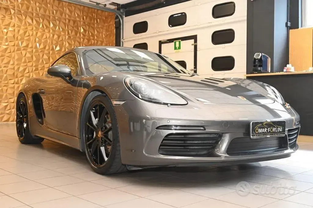 Usata Porsche 718 Cayman 300 CV (220 kW) 2021 Gray Coupé