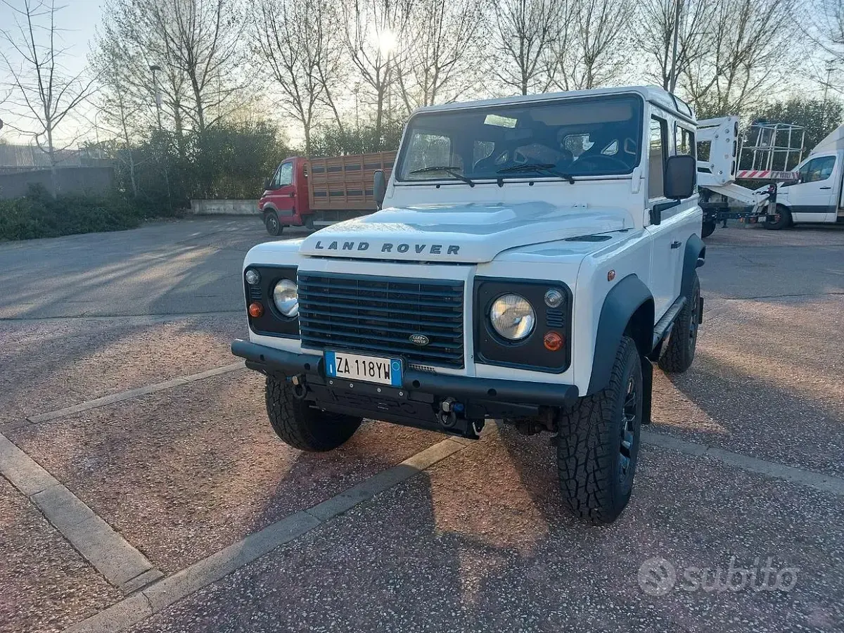 Usata Land Rover Defender 122 CV (89 kW) 2013 Bianco Station wagon