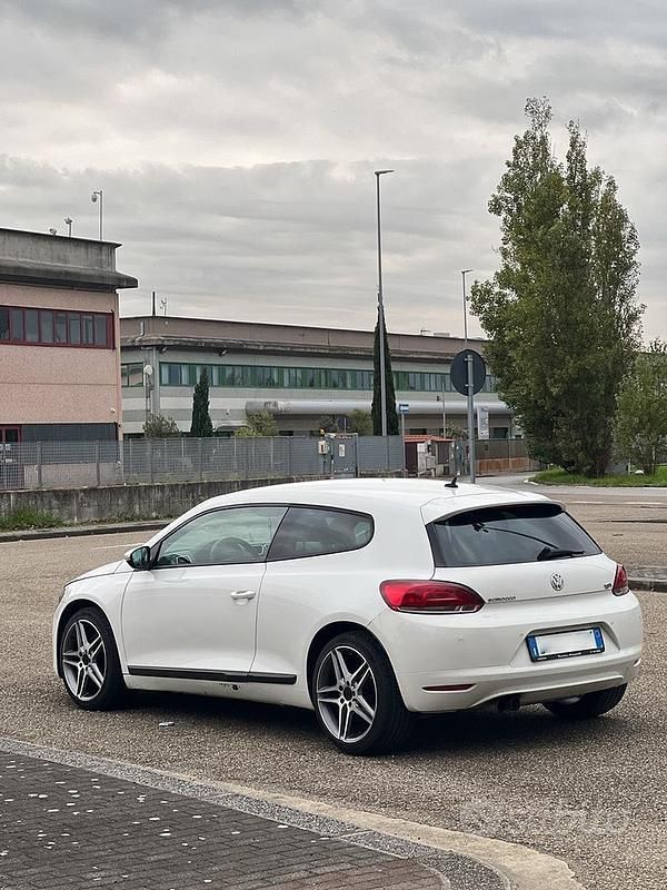 Usata VW Scirocco 200 CV (147 kW) 2009 Bianco Coupé