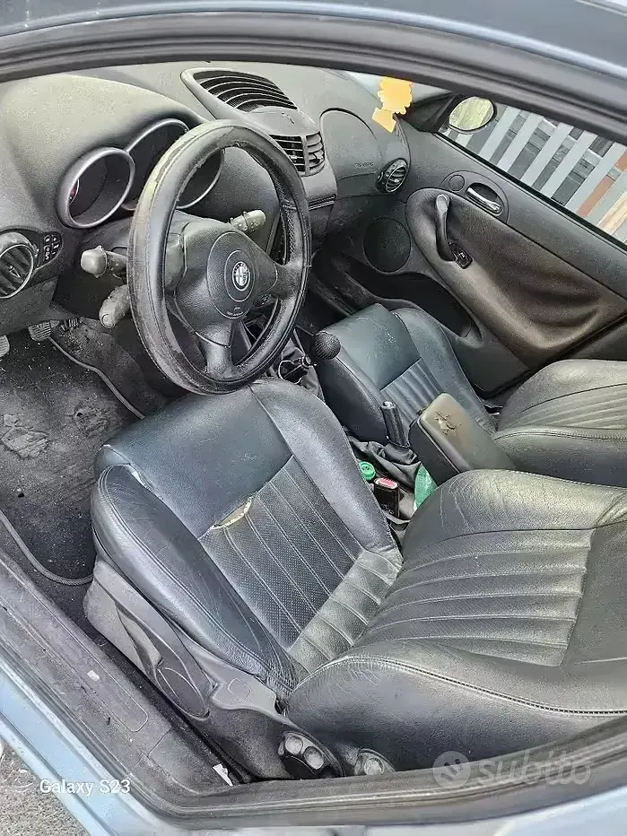 Usata Alfa Romeo 147 140 CV (102 kW) 2003 Bluazzurro Utilitaria