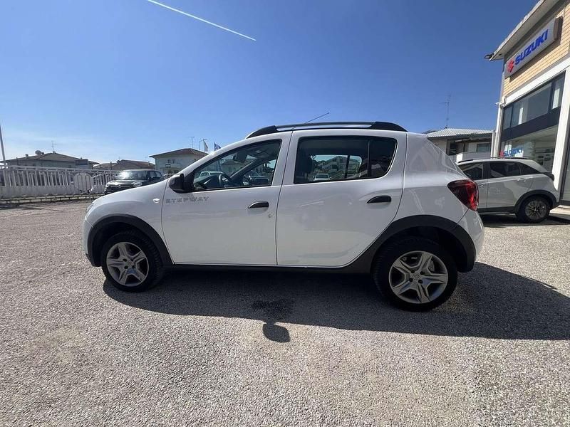 Usata Dacia Sandero Acces 73 CV (53 kW) 2019 Bianco Utilitaria