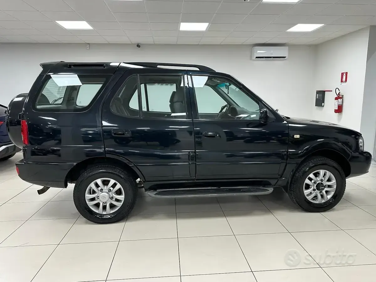 Usata Tata Safari 140 CV (102 kW) 2010 Blu SUV