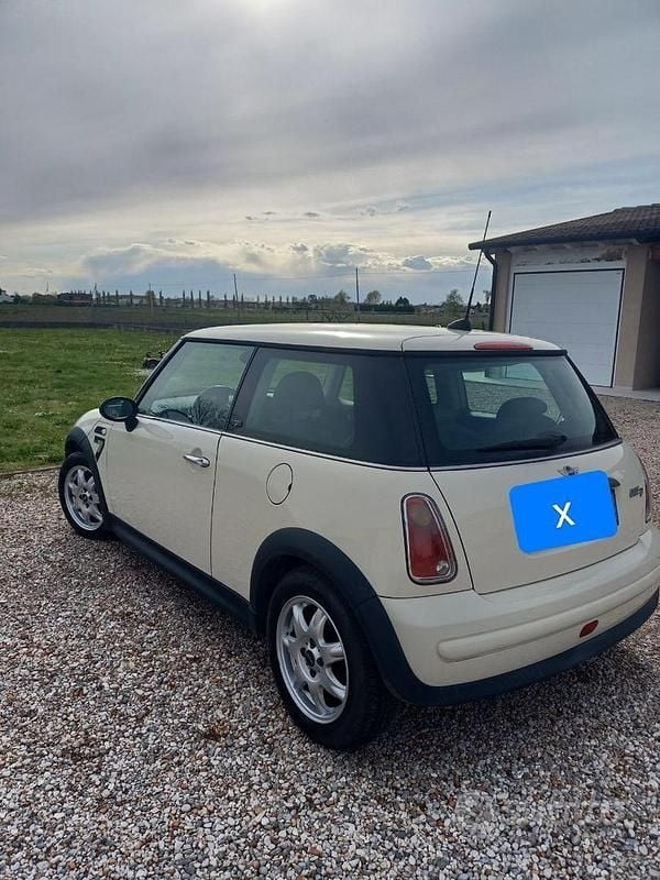 Usata Mini One D Seven 88 CV (64 kW) 2006 Bianco Utilitaria