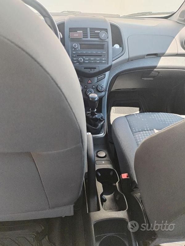 Usata Chevrolet Aveo LS 70 CV (51 kW) 2012 Nero Berlina