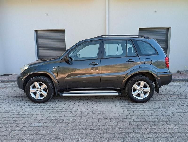 Usata Toyota RAV4 Sol 116 CV (85 kW) 2005 Grigio SUV