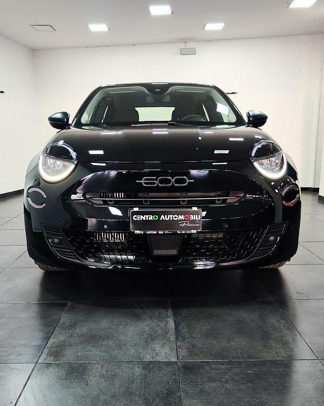 Usata Fiat 600 La Prima 100 CV (73 kW) 2025 Nero SUV