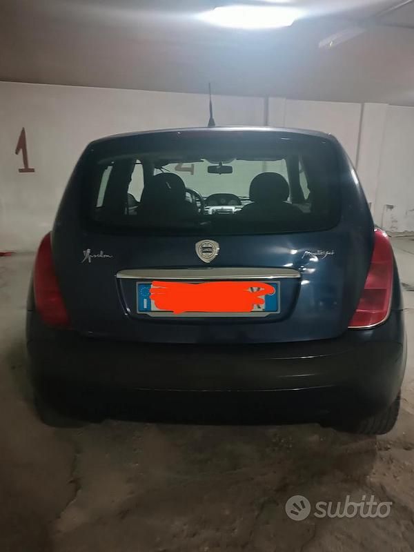 Usata Lancia Ypsilon 75 CV (55 kW) 2004 Blu Utilitaria