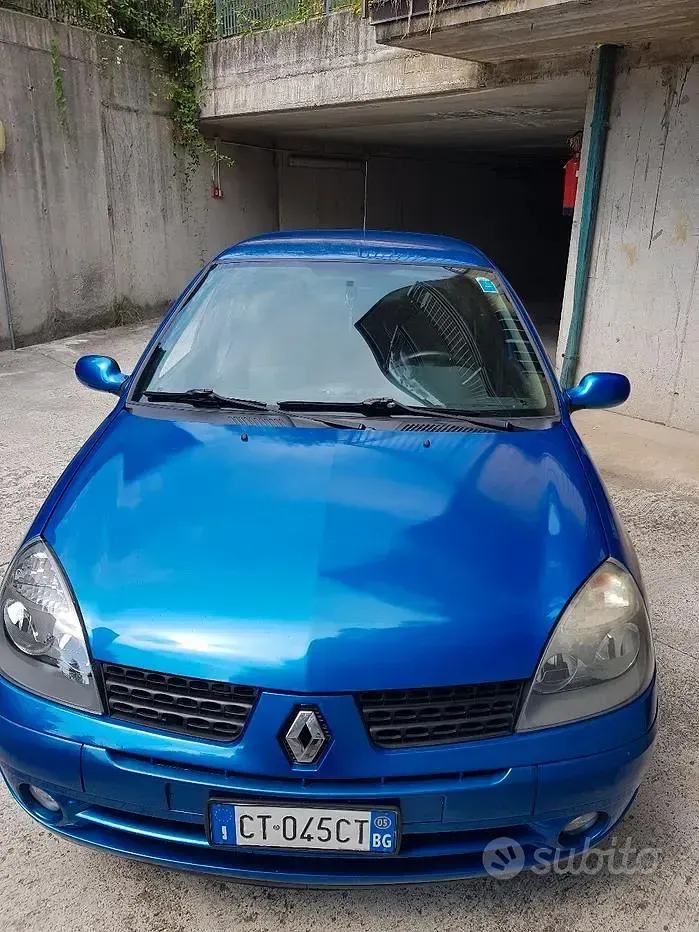 Usata Renault Clio II 75 CV (55 kW) 2005 Blu Berlina