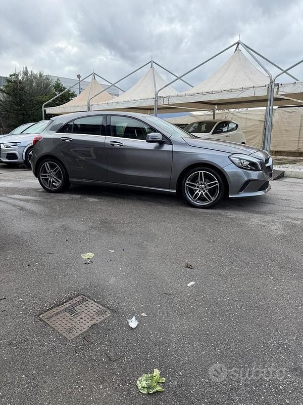 Usata Mercedes A180 108 CV (79 kW) 2015 Grigio Berlina