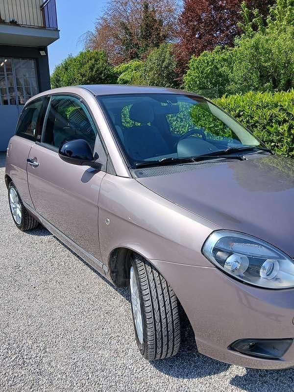 Begagnad Lancia Ypsilon 75 HK (55 kW) 2011 Brun Halvkombi