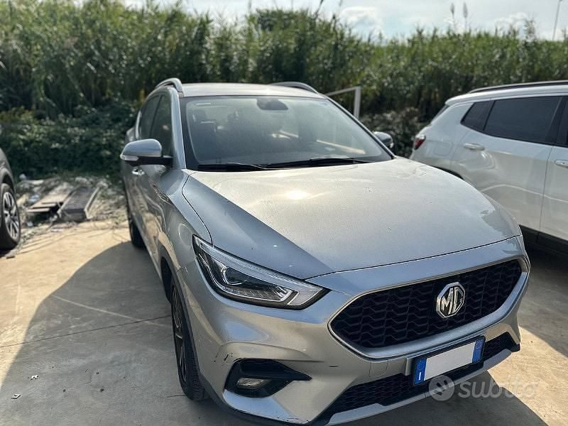Argento Usata 2023 MG ZS Luxury Tre volumi | 12.450 € (Ottimo prezzo) - Immagine 1/4