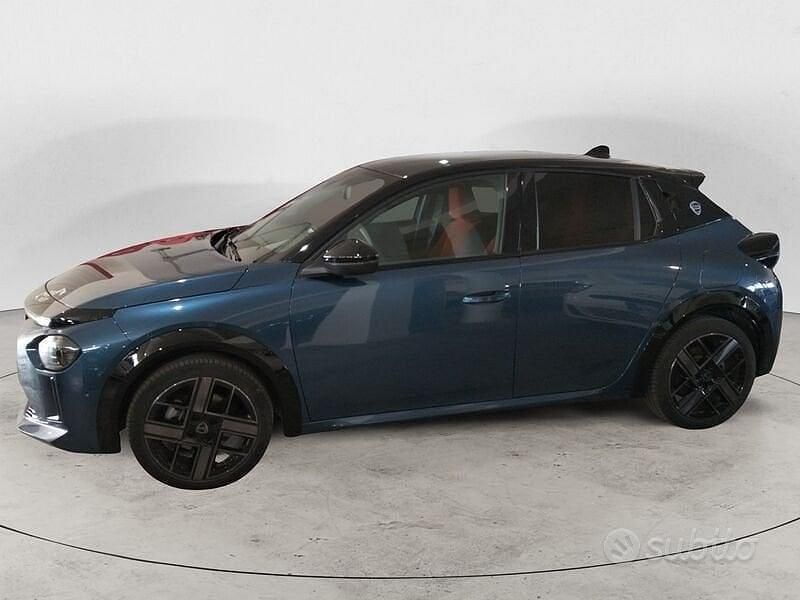 Usata Lancia Ypsilon 114 kW (156 CV) 2024 Blu/azzurro Utilitaria