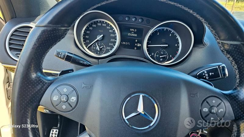 Usado Mercedes ML300 204 CV (150 kW) 2011 Blanco SUV