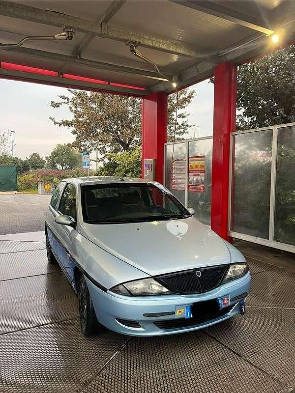 Usata Lancia Ypsilon 60 CV (44 kW) 2001 Utilitaria