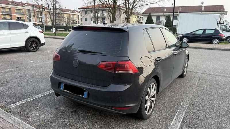 Usata VW Golf VII Highline 105 CV (77 kW) 2014 Berlina