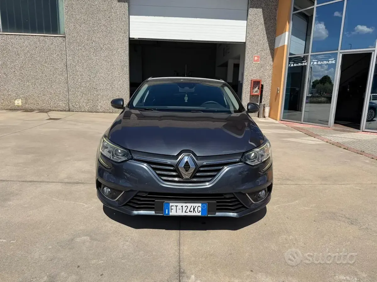 Usata Renault Mégane IV Business 110 CV (80 kW) 2018 Grigio Berlina