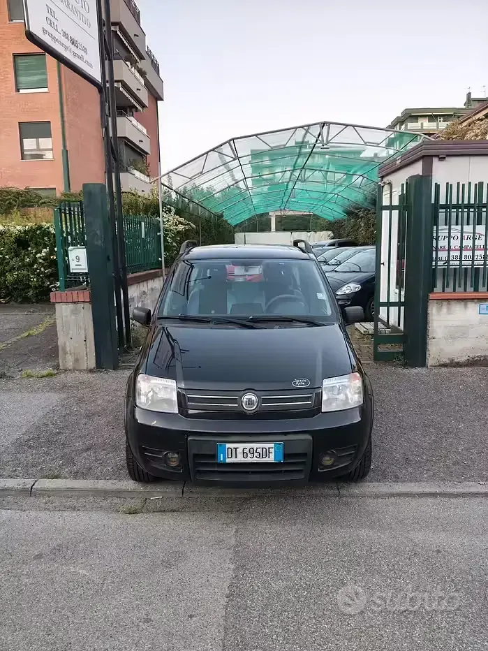 Usado Fiat Panda 4x4 60 CV (44 kW) 2009 Negro Utilitario