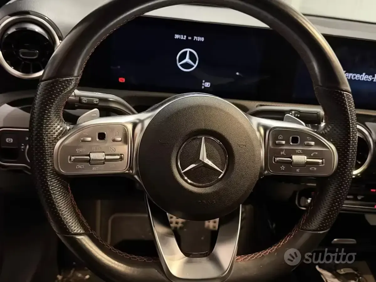 Usata Mercedes A180 AMG line 116 CV (85 kW) 2021 Grigio Berlina