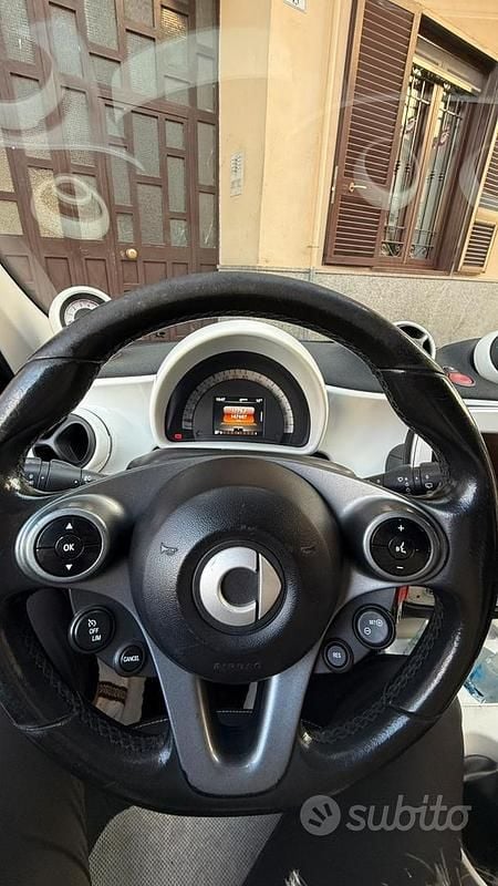 Usata Smart ForFour 71 CV (52 kW) 2015 Rosso Utilitaria