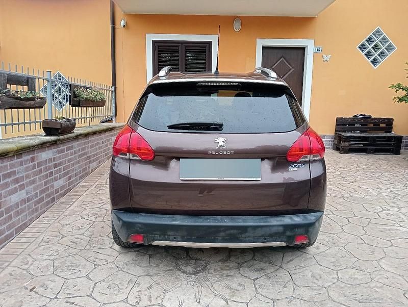Usata Peugeot 2008 Allure 115 CV (84 kW) 2014 Marrone SUV