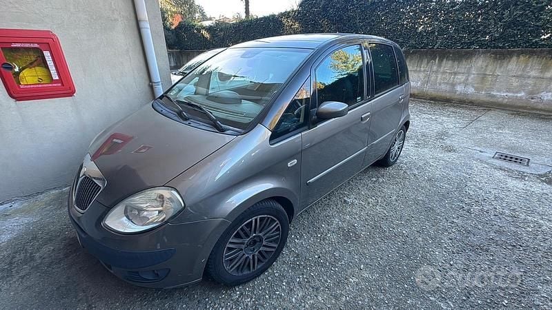 Usata Lancia Musa 100 CV (73 kW) 2007 Marrone Monovolume