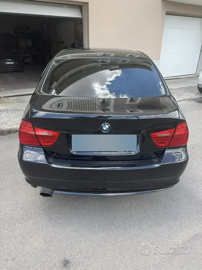 Usata BMW 318 143 CV (105 kW) 2010 Nero Berlina