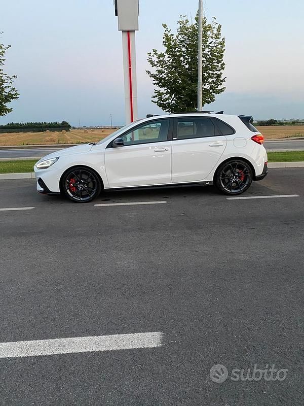 Begagnad Hyundai i30 N Performance 280 HK (205 kW) 2022 Vit Sedan