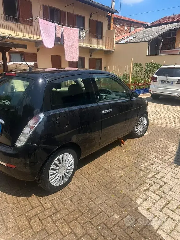 Usata Lancia Ypsilon 60 CV (44 kW) 2008 Nero Utilitaria