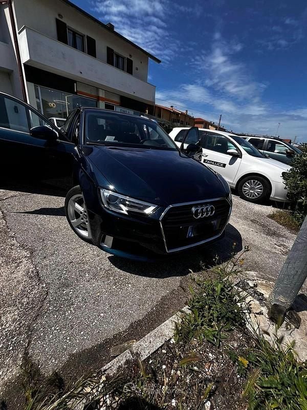 Usata Audi A3 116 CV (85 kW) 2019 Blu Berlina