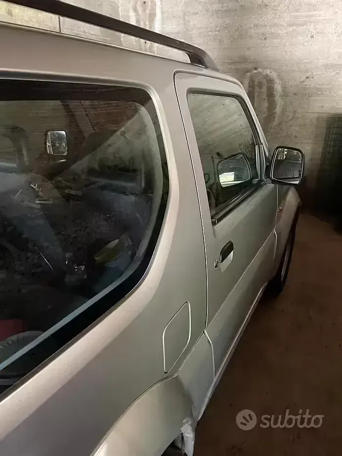 Usata Suzuki Jimny 82 CV (60 kW) 2000 Grigio SUV
