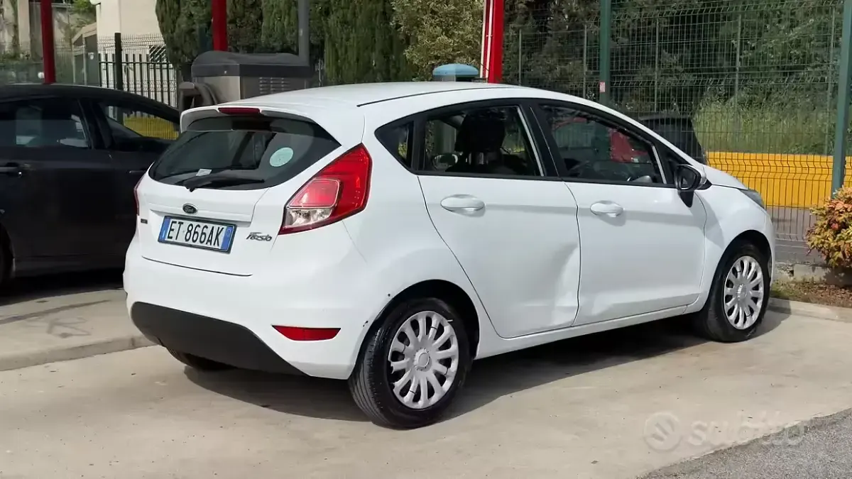 Usado Ford Fiesta Titanium 80 HP (58 kW) 2013 Branco Sedan