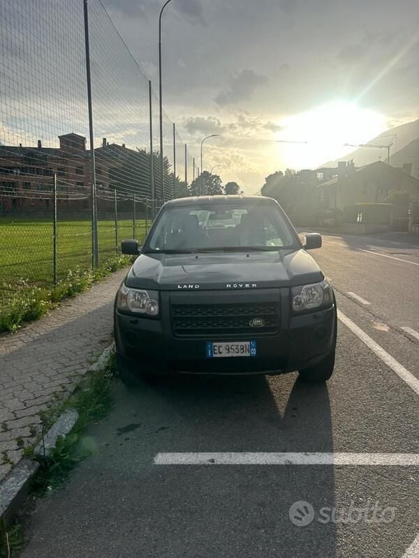 Nero Usata 2010 Land Rover Freelander 2 SUV | 3900 € (Super prezzo) - Immagine 1/4